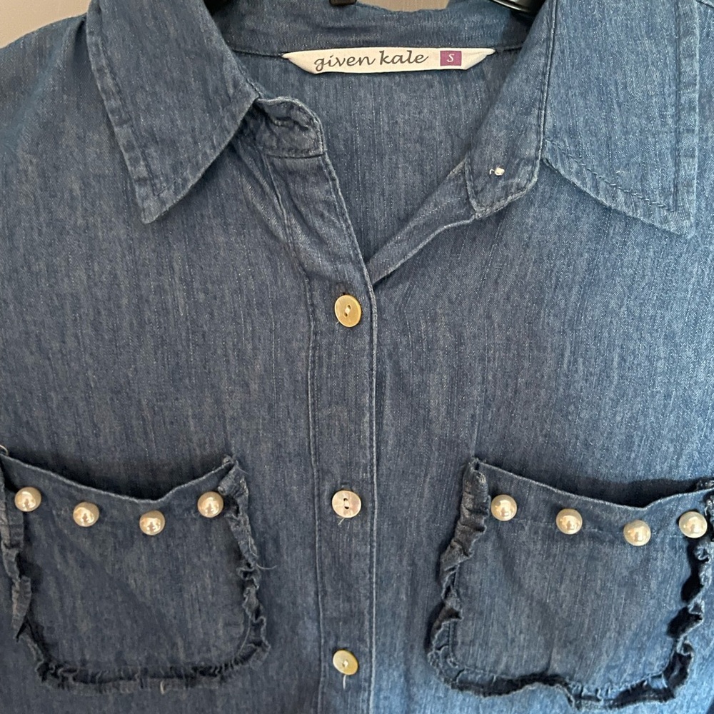 slim fit denim blouse with pearls - Picture 5 of 6